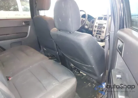 2011 Ford Escape Xlt z USA, uszkodzony, nr VIN 1FMCU9DG2BKA82507